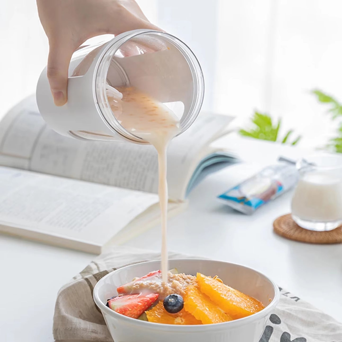 2025 New Automatic Stirring Cup 650Ml Fitness Sports Lipoprotein Powder Cup Electric Shaker Cup USB Portable Milk Shake Cup